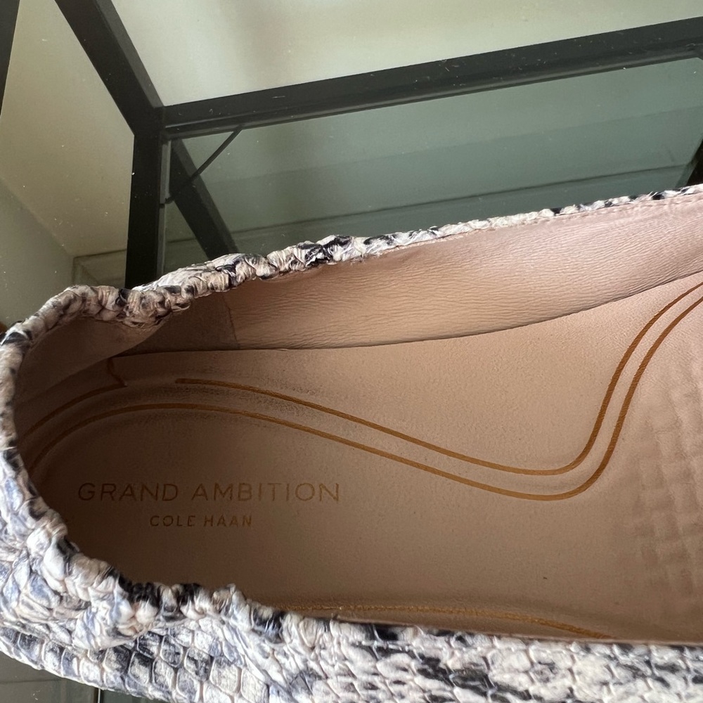 Cole Haan Women's Snake Skin Loafers in Ivory grey/black Size: 7.5 MSRP:  $160 - Picture 4 of 8